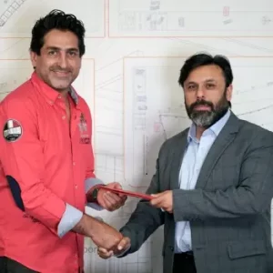 سرمایه‌گذاری رضا مهدوی در ماه لند