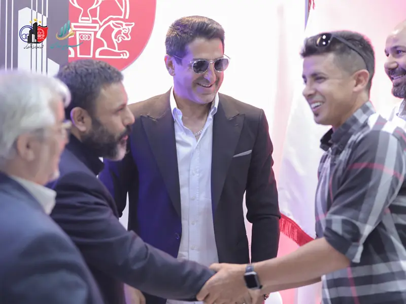 حضور استقلالی ها و پرسپولیسی ها در نمایشگاه صنعت ساختمان در غرفه تعاونی پیشکسوتان کهن