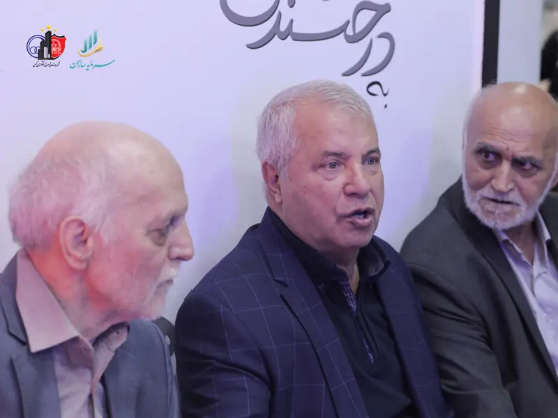 خودربین و علی پروین در روز سوم نمایشگاه صنعت ساختمان در غرفه تعاونی پیشکسوتان کهن